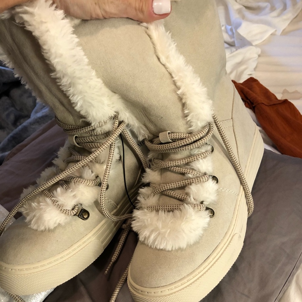 Brand new warm winter boots ! Furr inside sz 7
